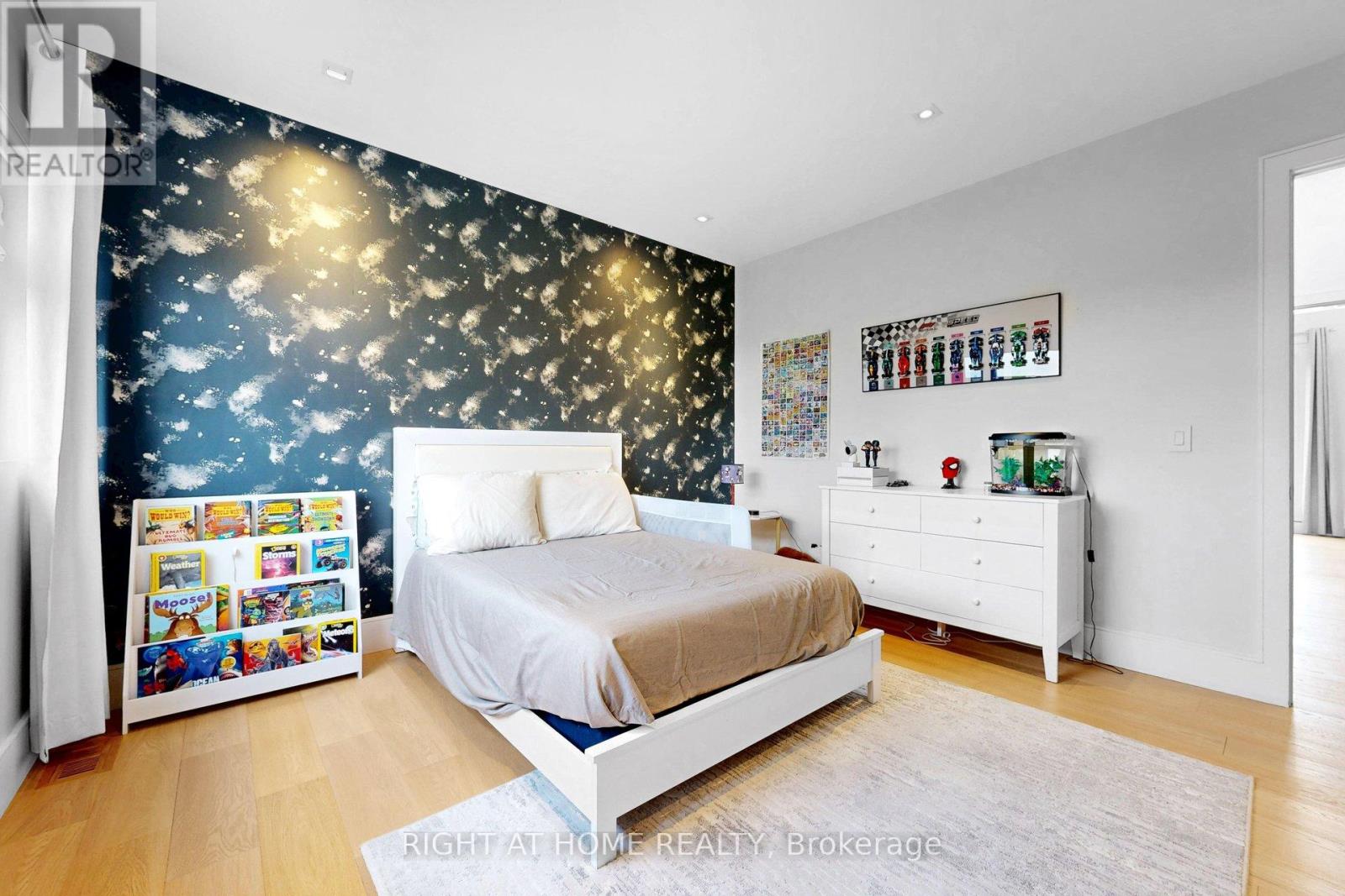 2931 LANSDOWNE AVENUE - 32