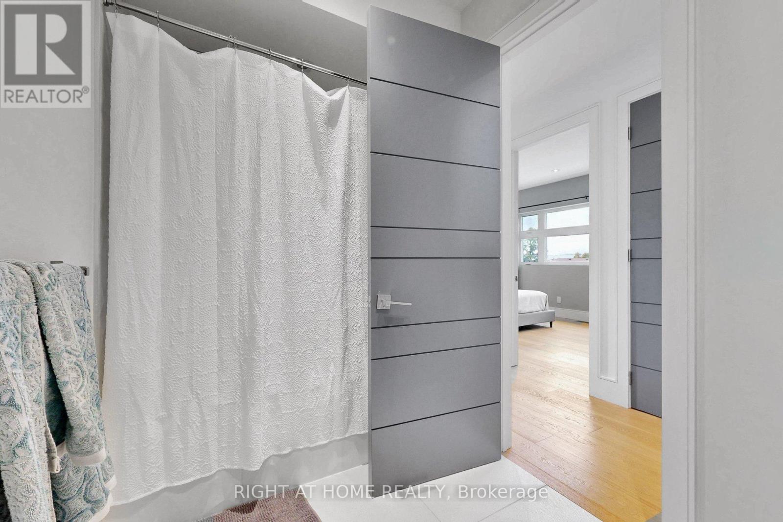 2931 LANSDOWNE AVENUE - 34