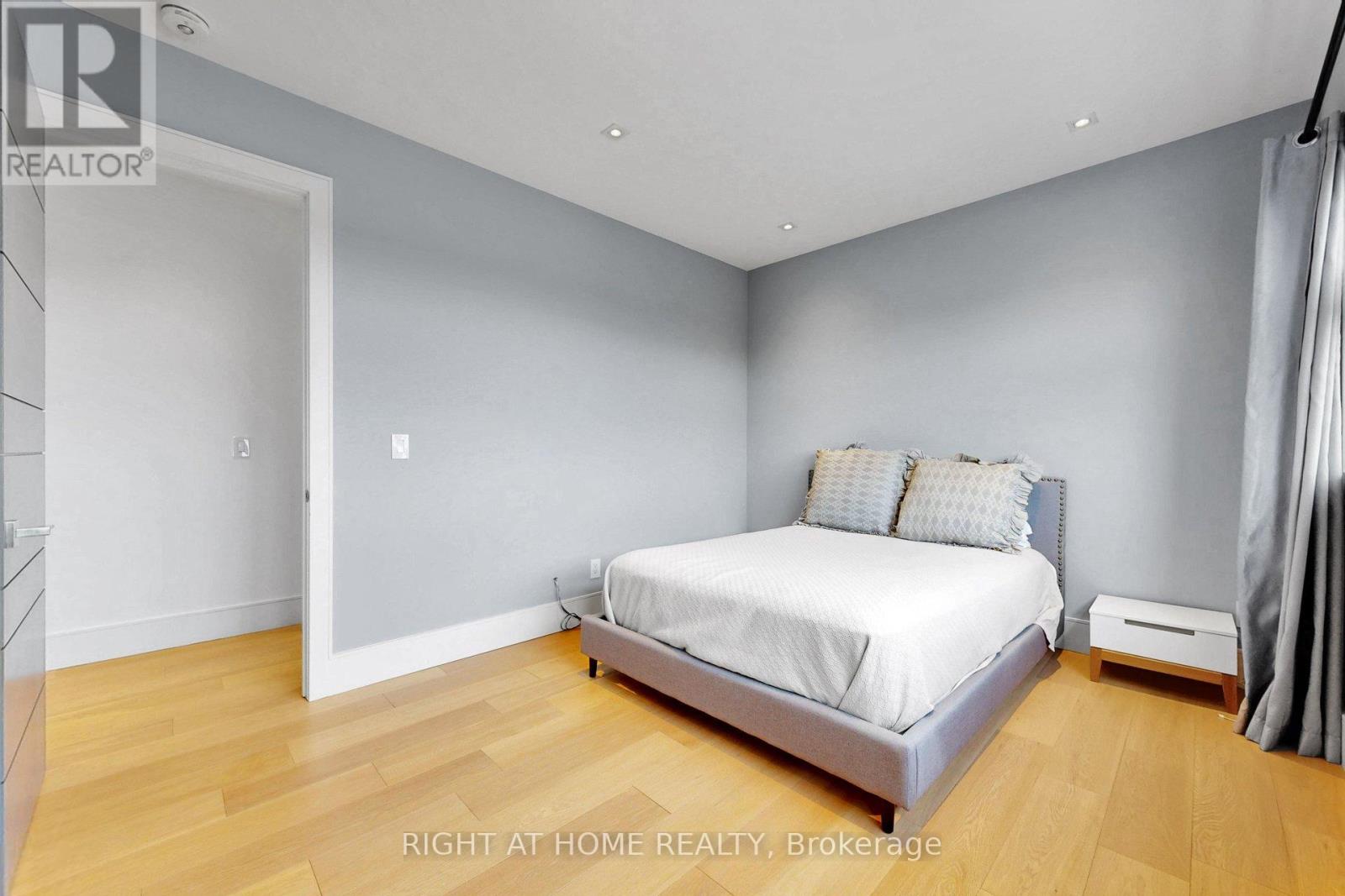 2931 LANSDOWNE AVENUE - 36