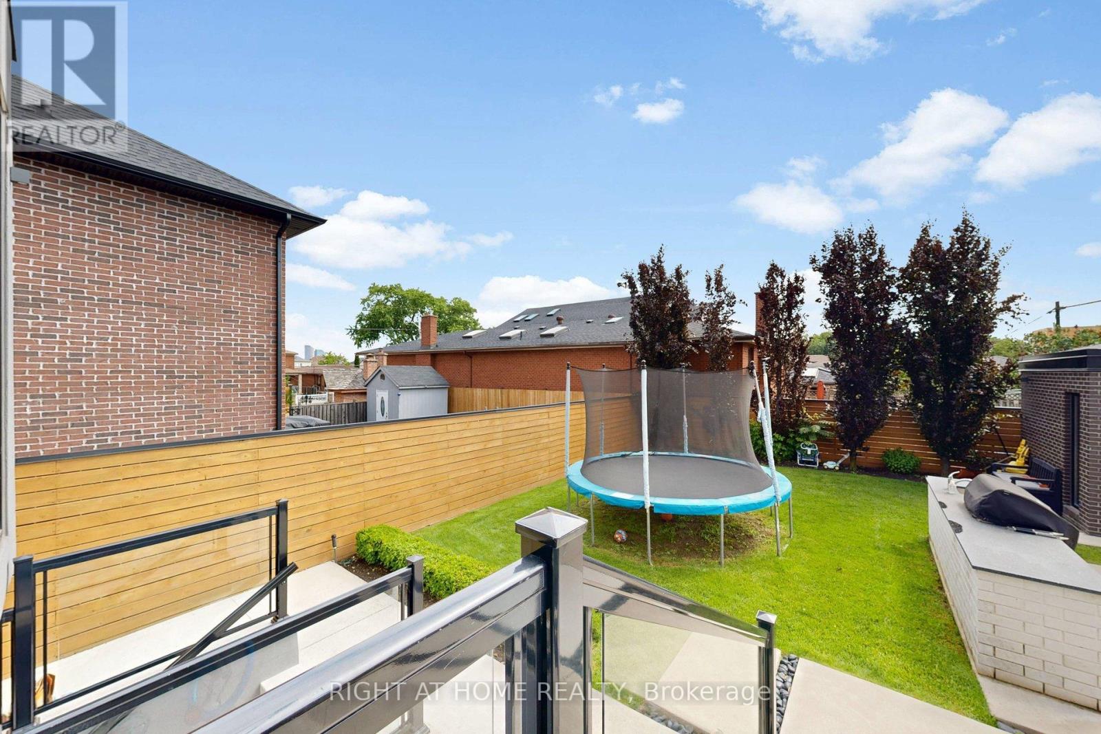 2931 LANSDOWNE AVENUE - 41