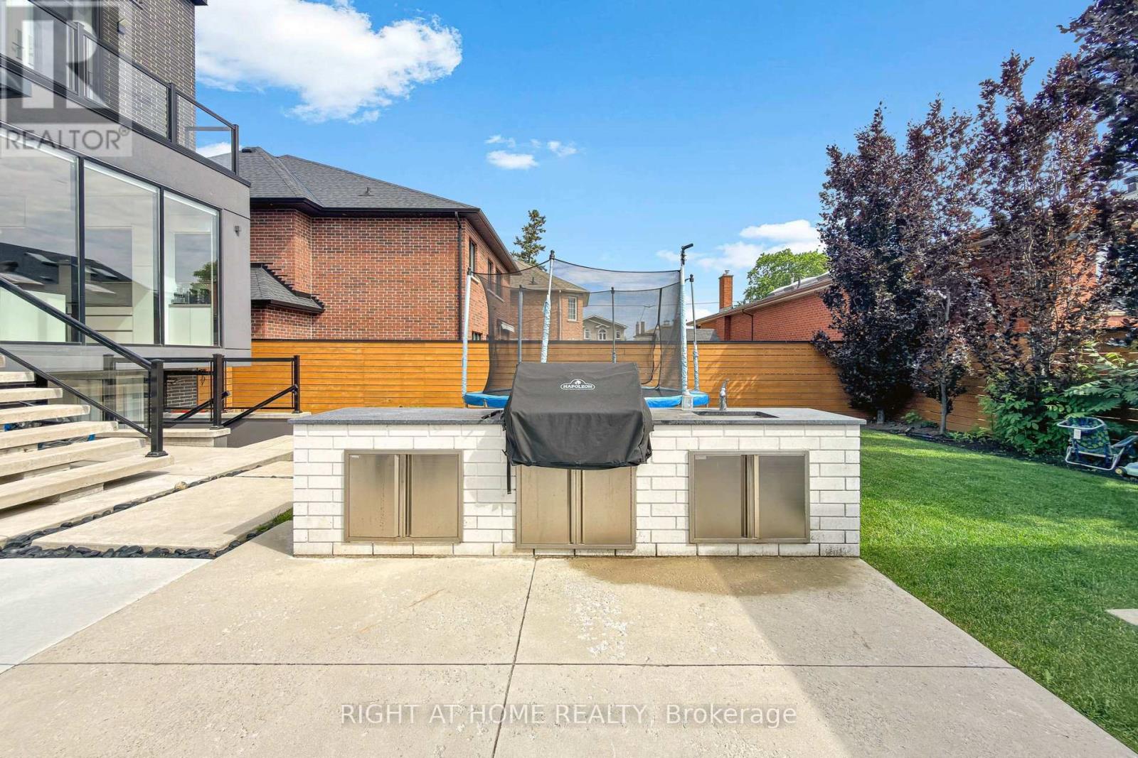 2931 LANSDOWNE AVENUE - 44