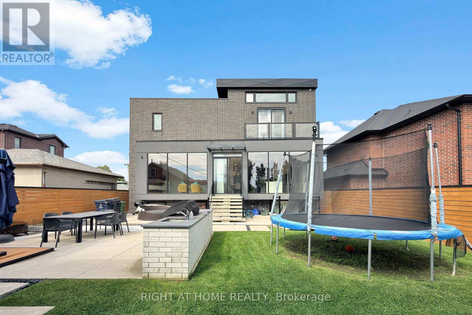2931 LANSDOWNE AVENUE - 50