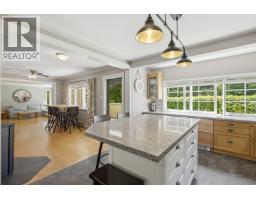 1266 Reed Road, Gibsons, BC V0N1V7 Photo 8