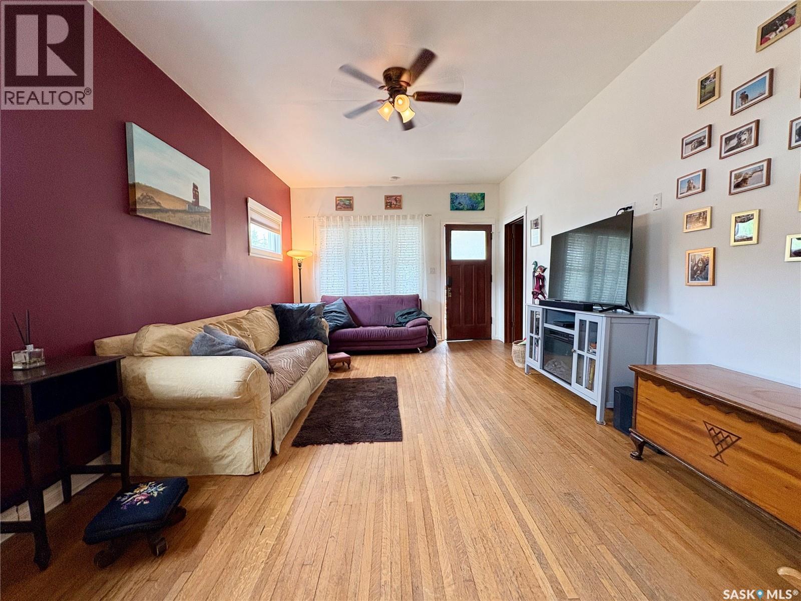 276 2nd AVENUE E - 10