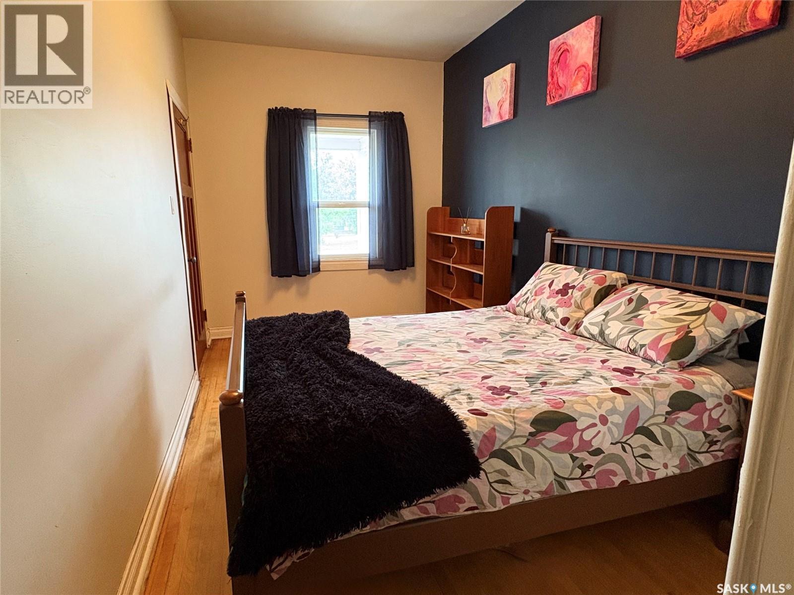 276 2nd AVENUE E - 12