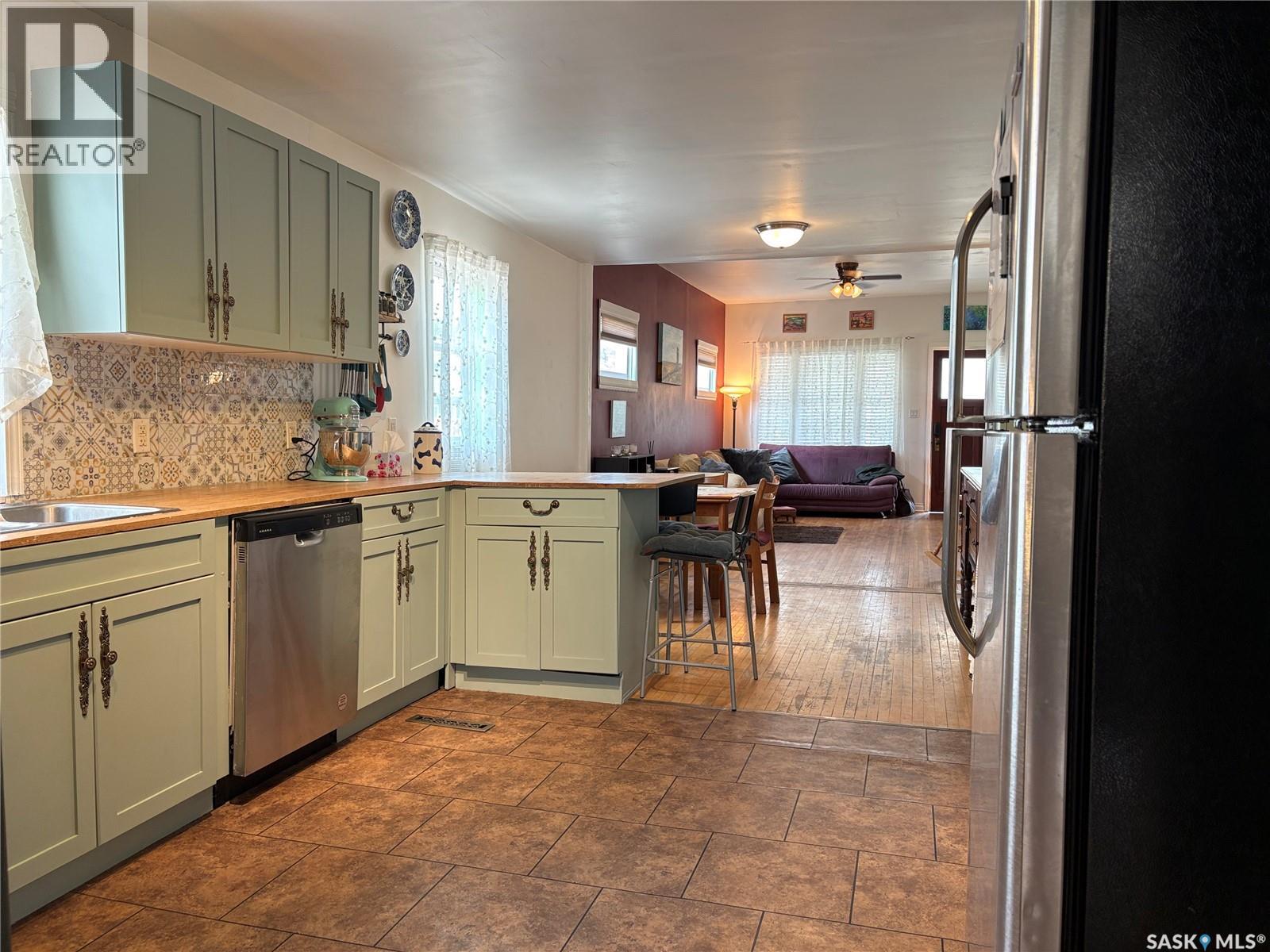276 2nd AVENUE E - 15