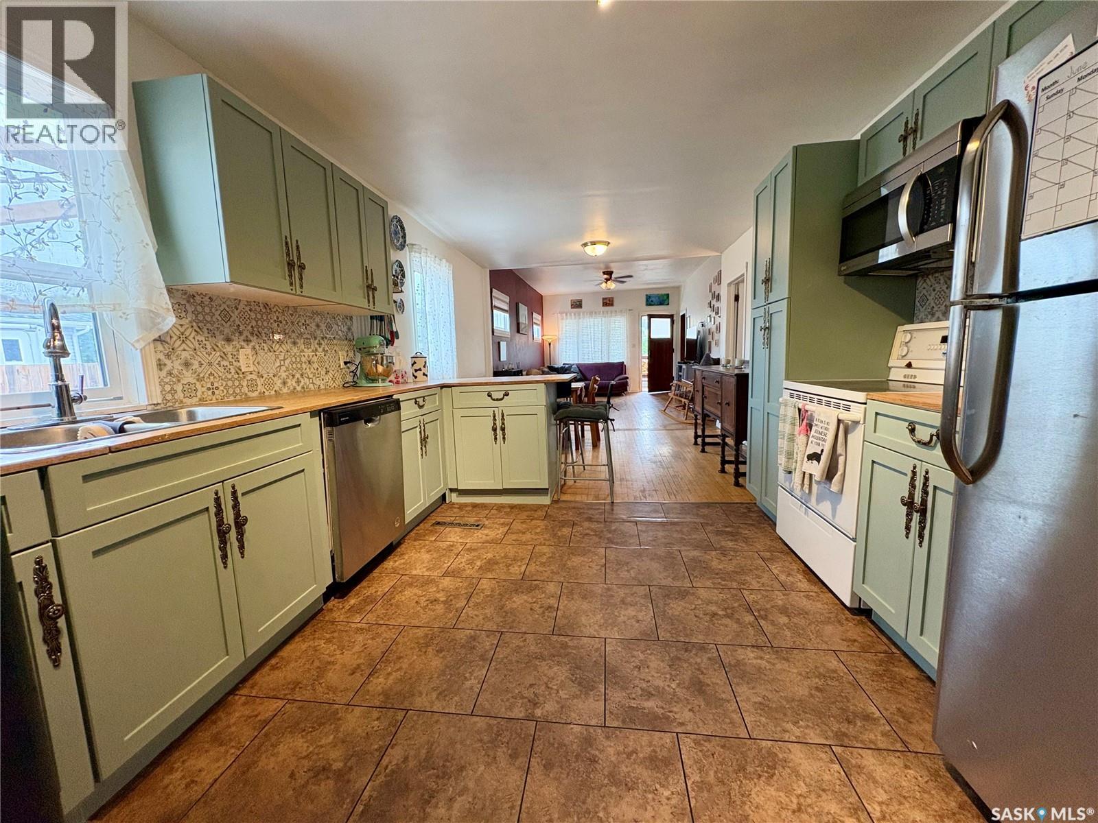276 2nd AVENUE E - 18