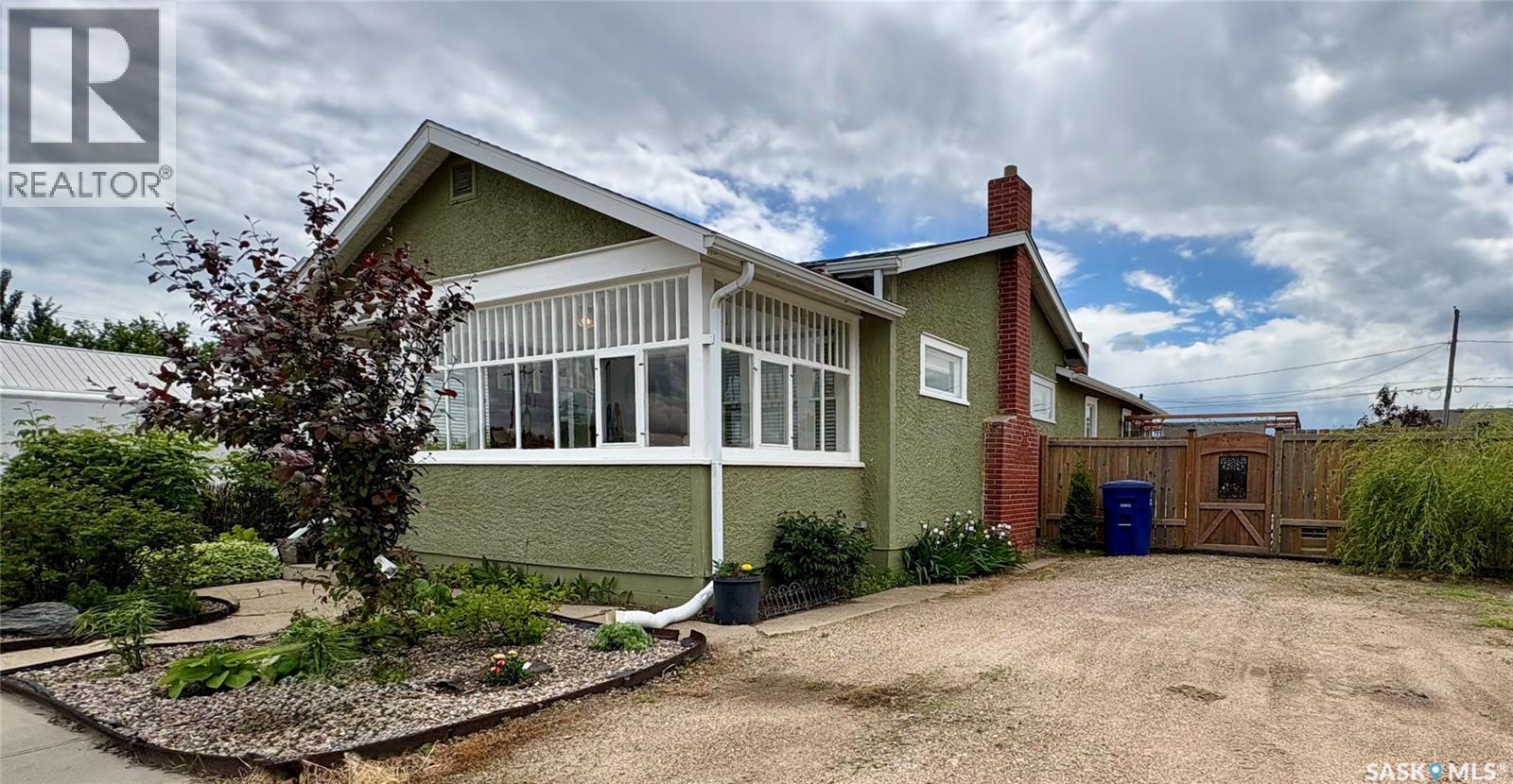 276 2nd AVENUE E - 2