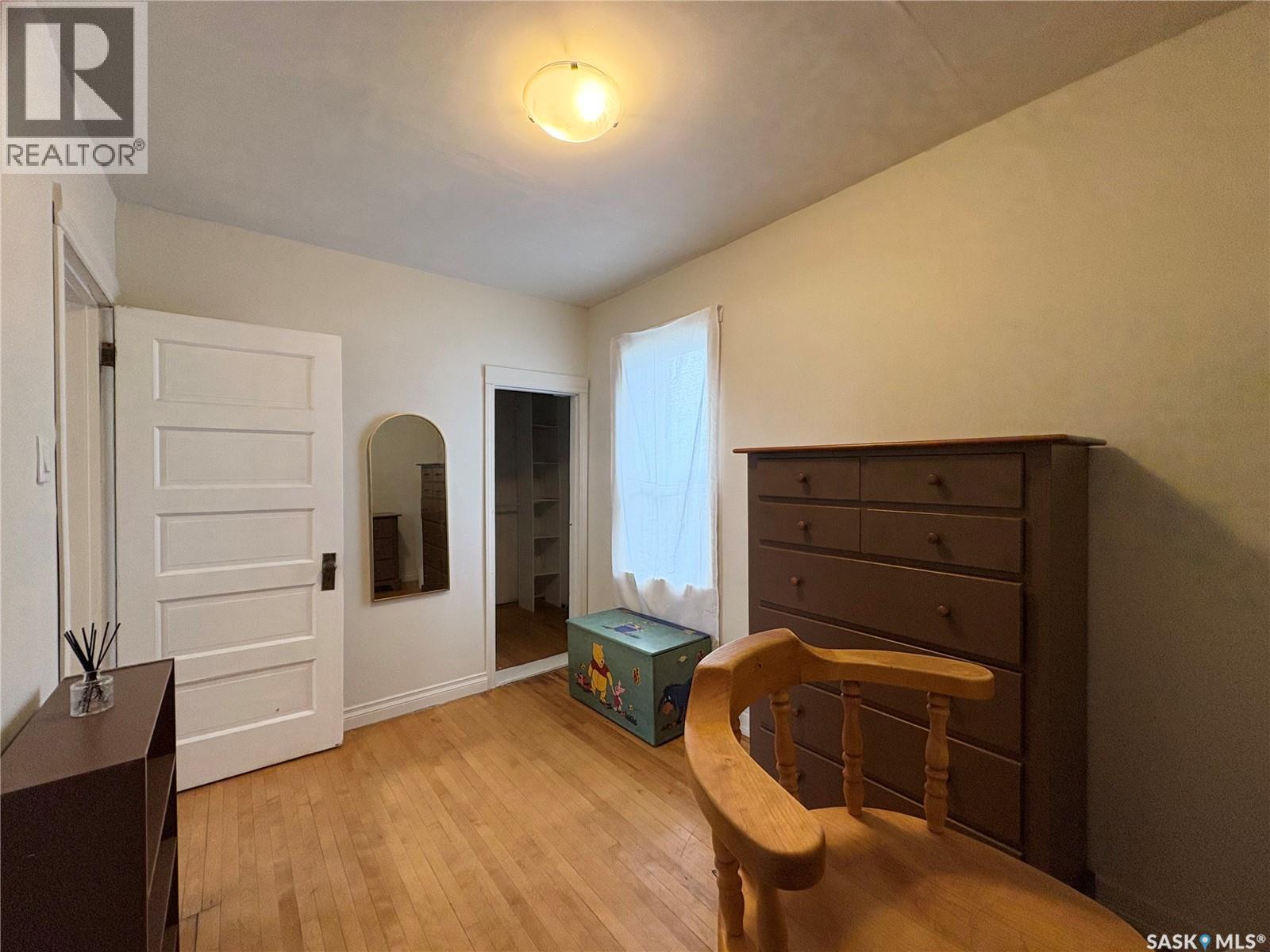 276 2nd AVENUE E - 20
