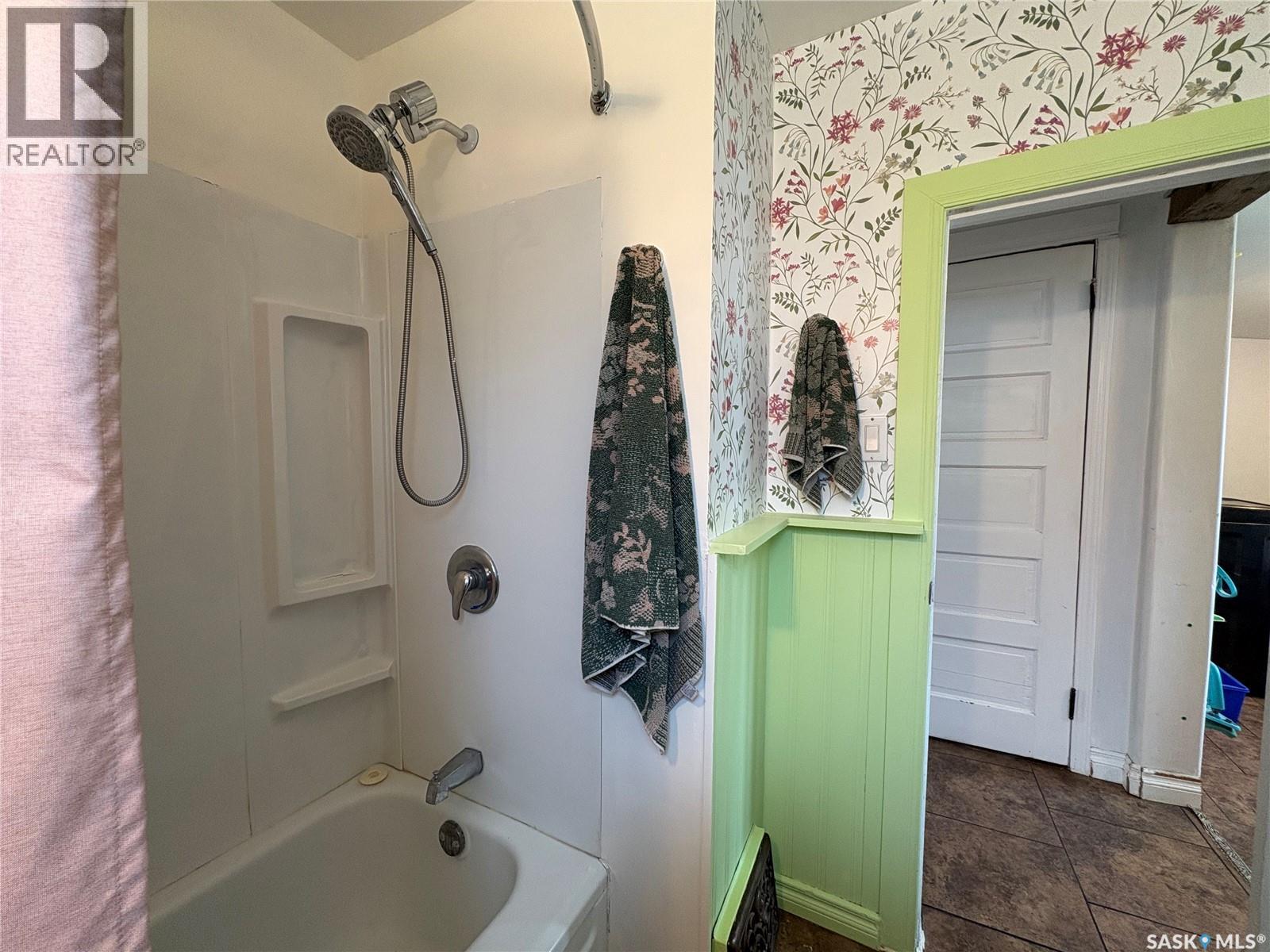 276 2nd AVENUE E - 25