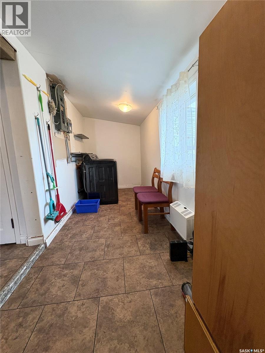 276 2nd AVENUE E - 26