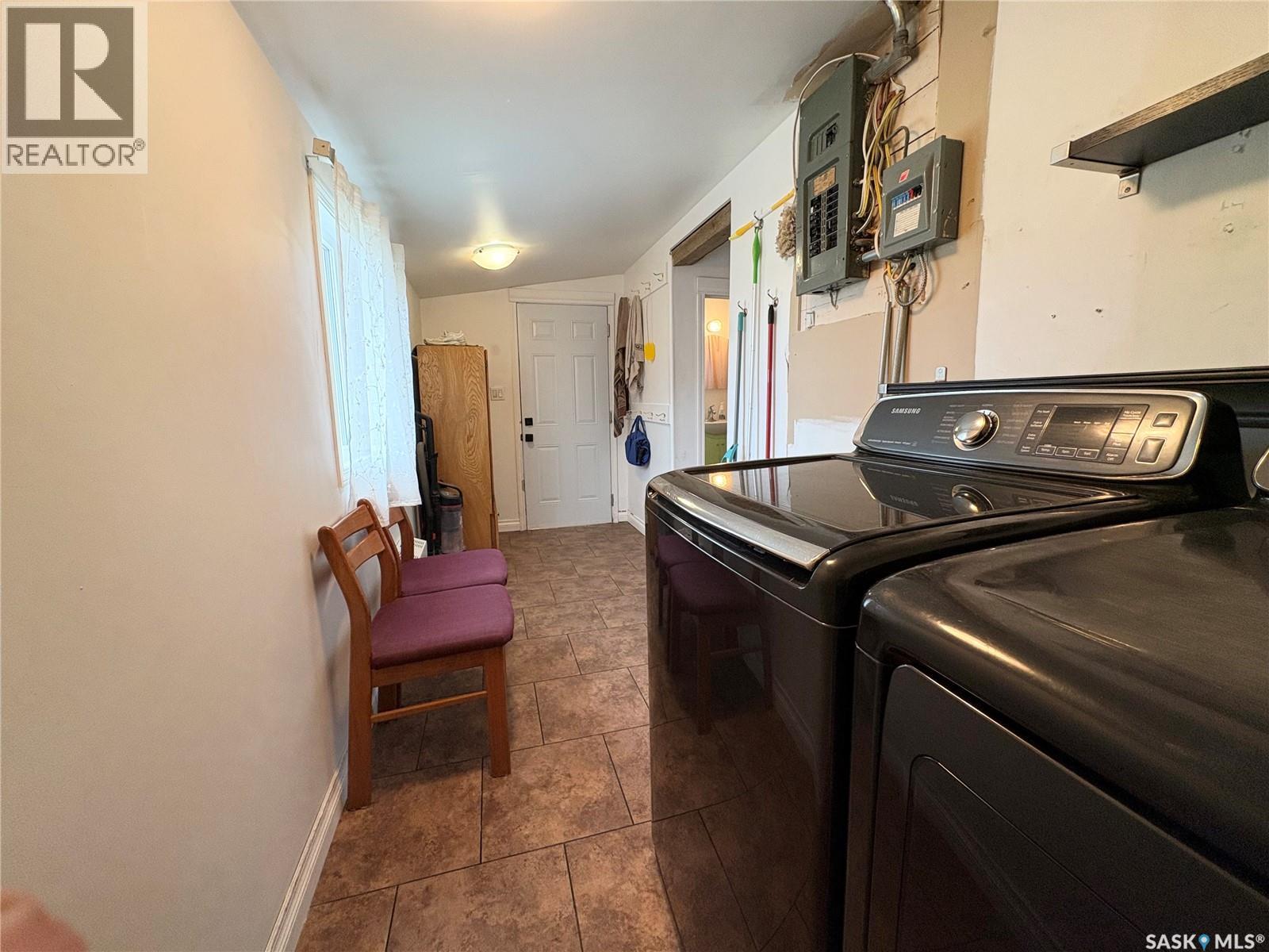 276 2nd AVENUE E - 27
