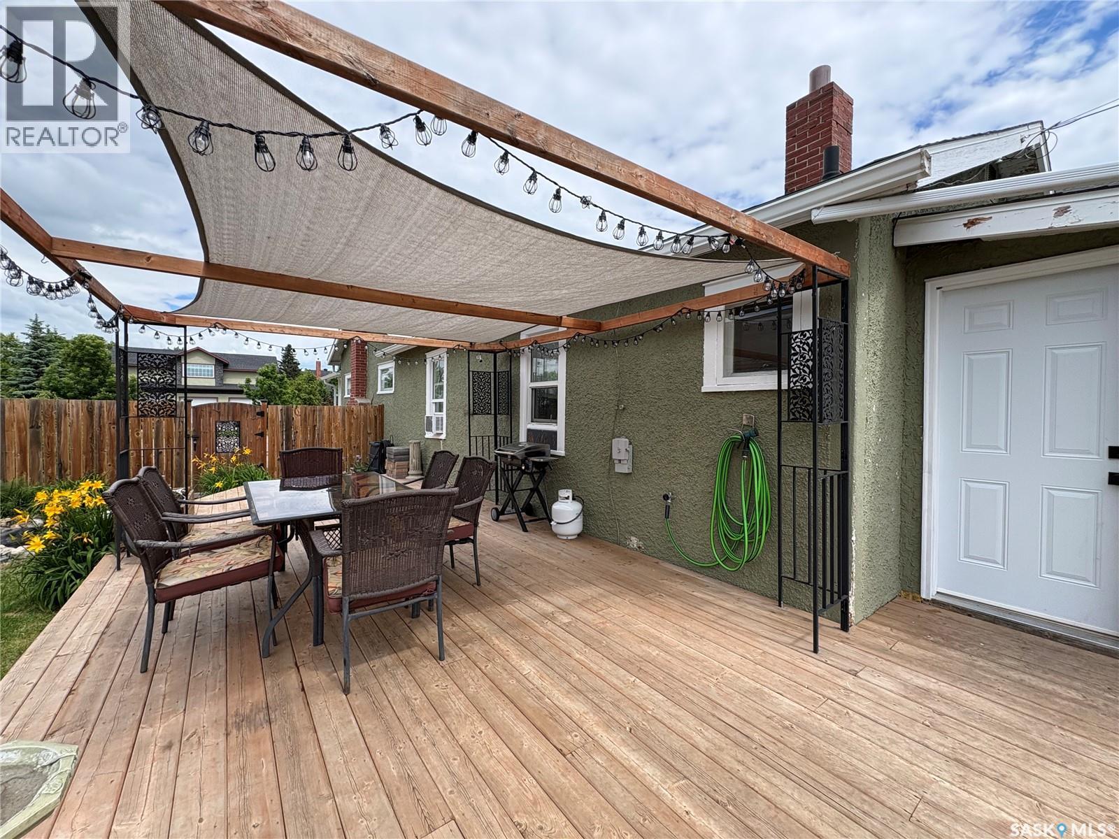 276 2nd AVENUE E - 30