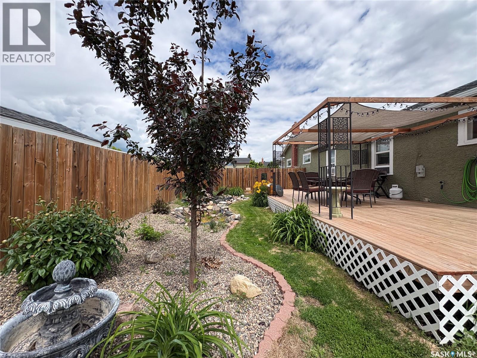 276 2nd AVENUE E - 33