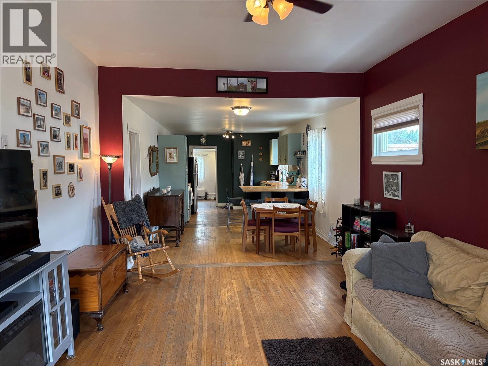 276 2nd AVENUE E - 7