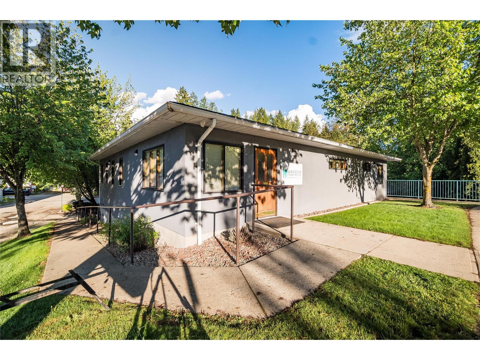 663 COLUMBIA Avenue - 1