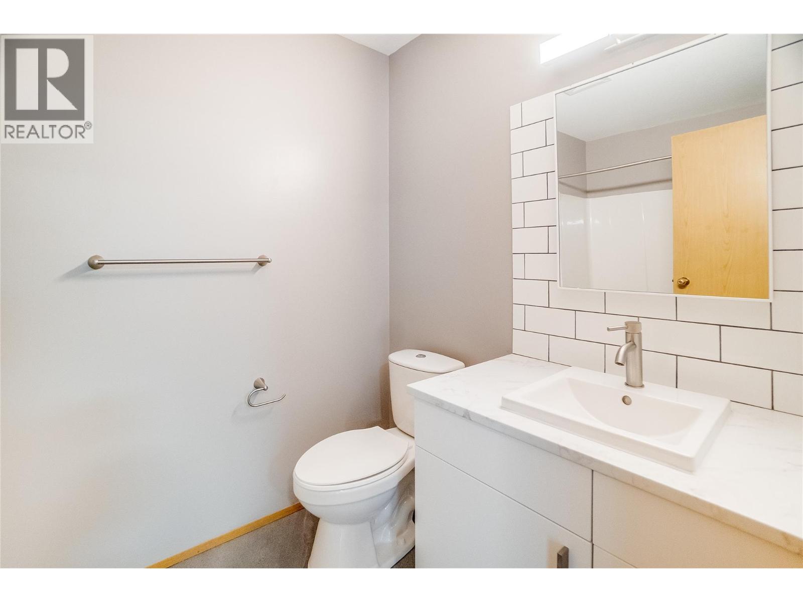 663 COLUMBIA Avenue - 76
