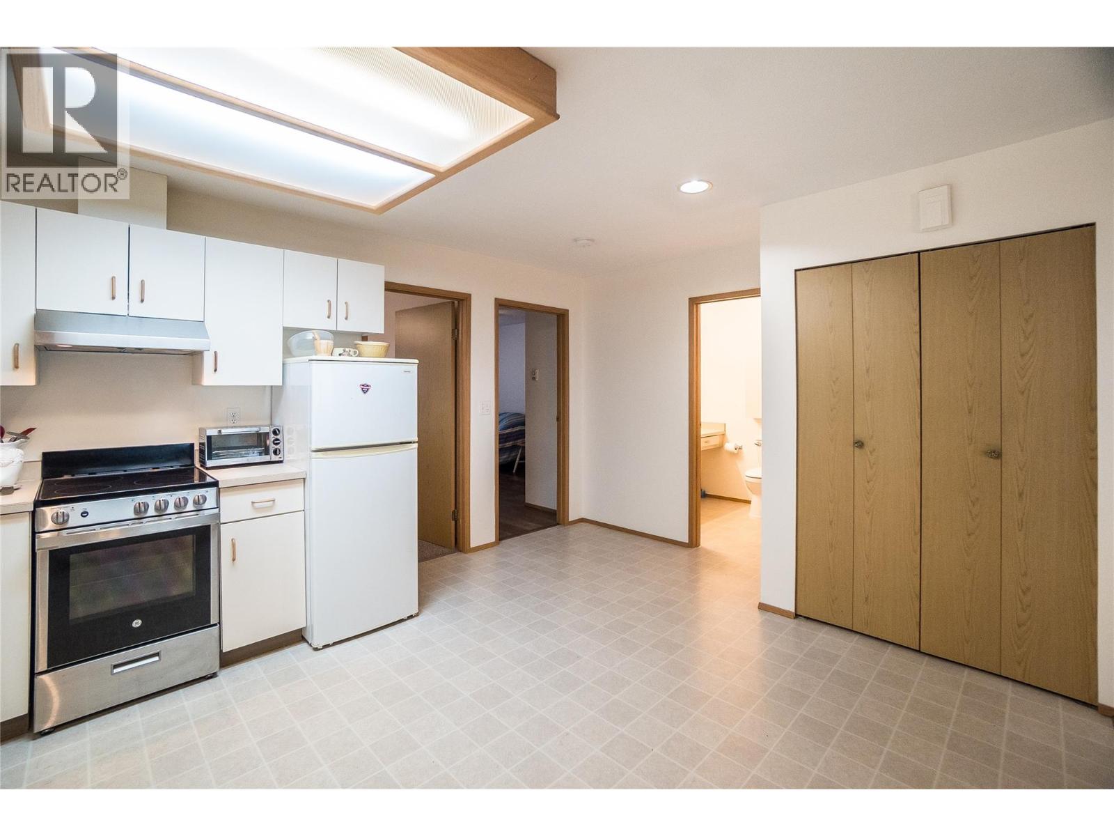 663 COLUMBIA Avenue - 48