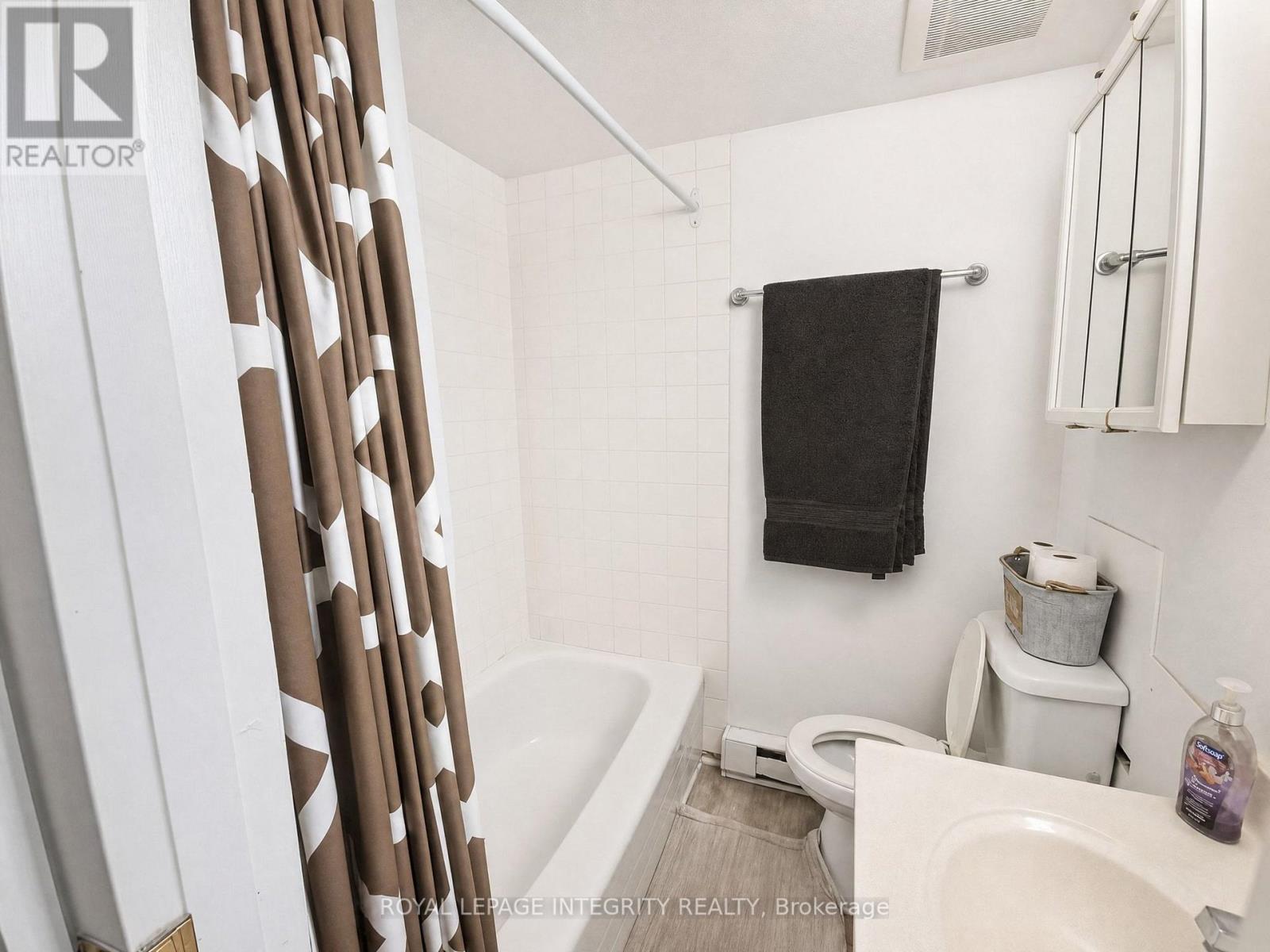 4 Bed, 3 Bath Multi-Family for Sale in Ottawa – 60 CLAREY AVENUE, Ottawa – MLS# X13485034 - Image 46