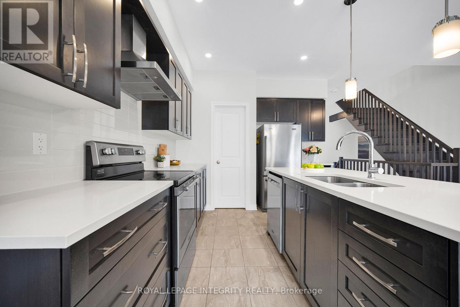 353 CORNICE STREET - 11