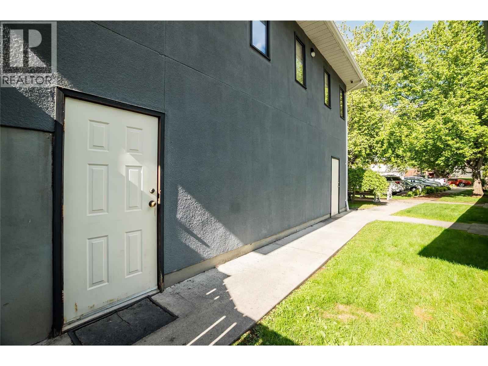 663 COLUMBIA Avenue - 82