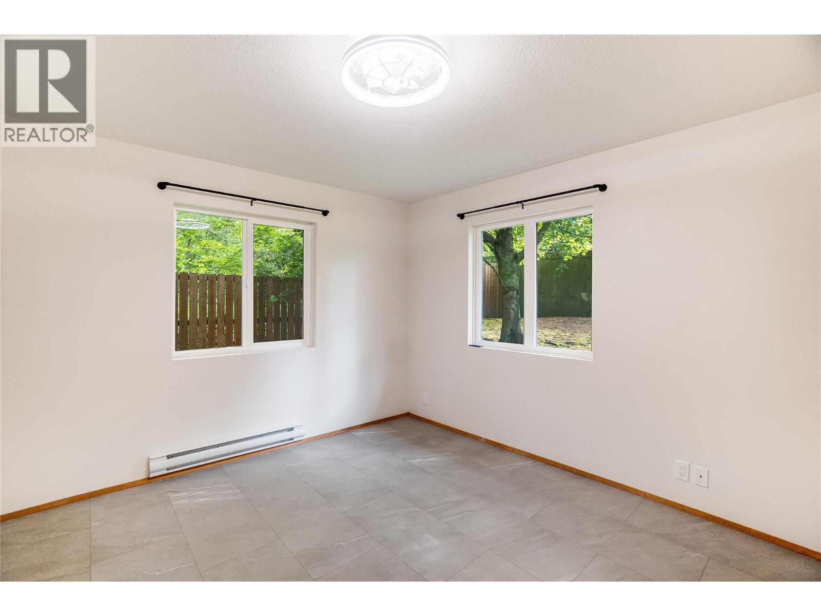 663 COLUMBIA Avenue - 77