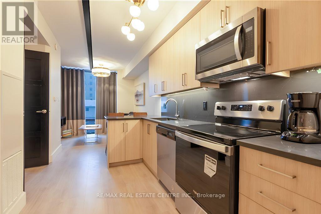 #611 145 COLUMBIA STREET W - 4