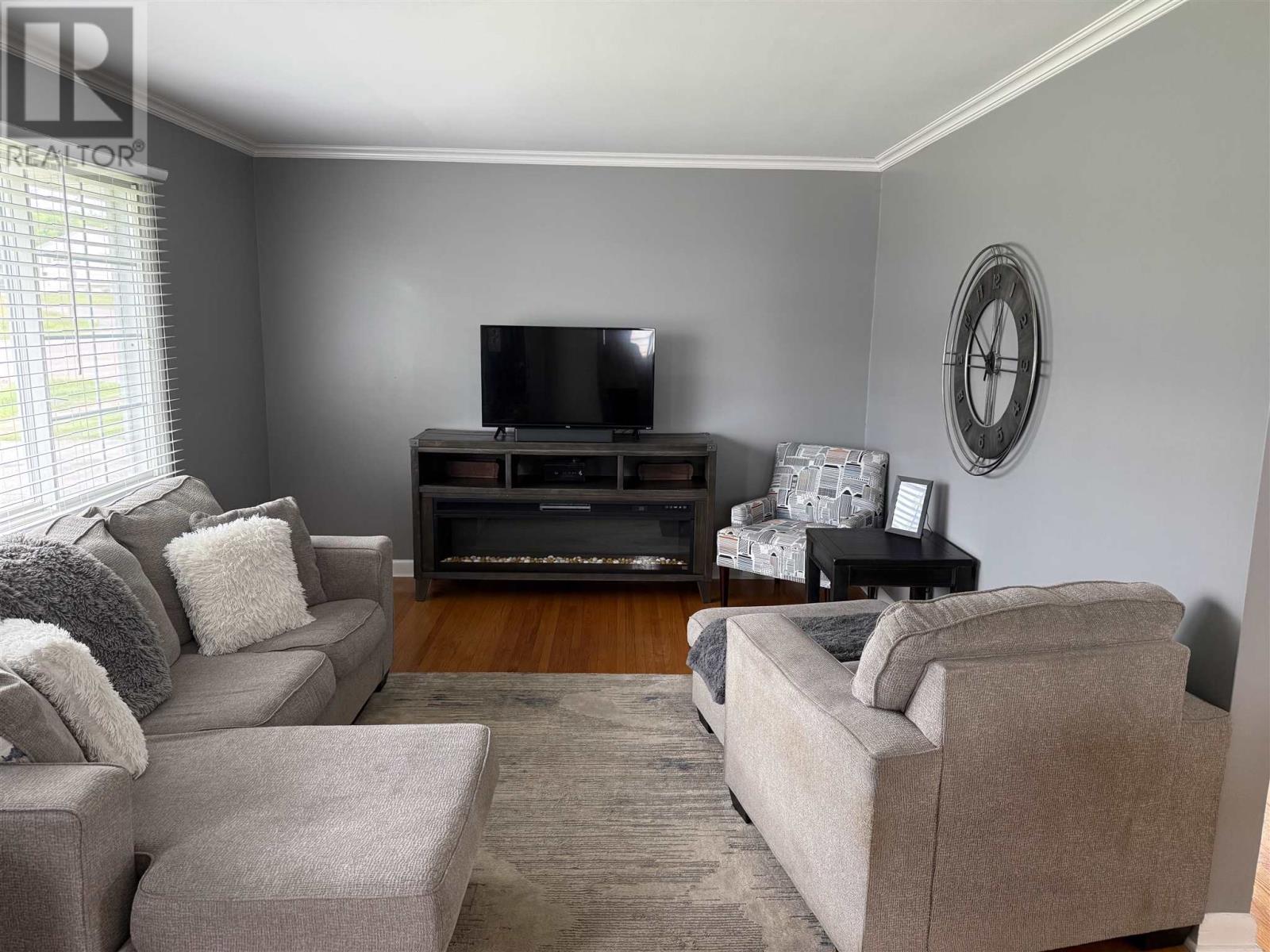 63 ROMAN AVE - 19