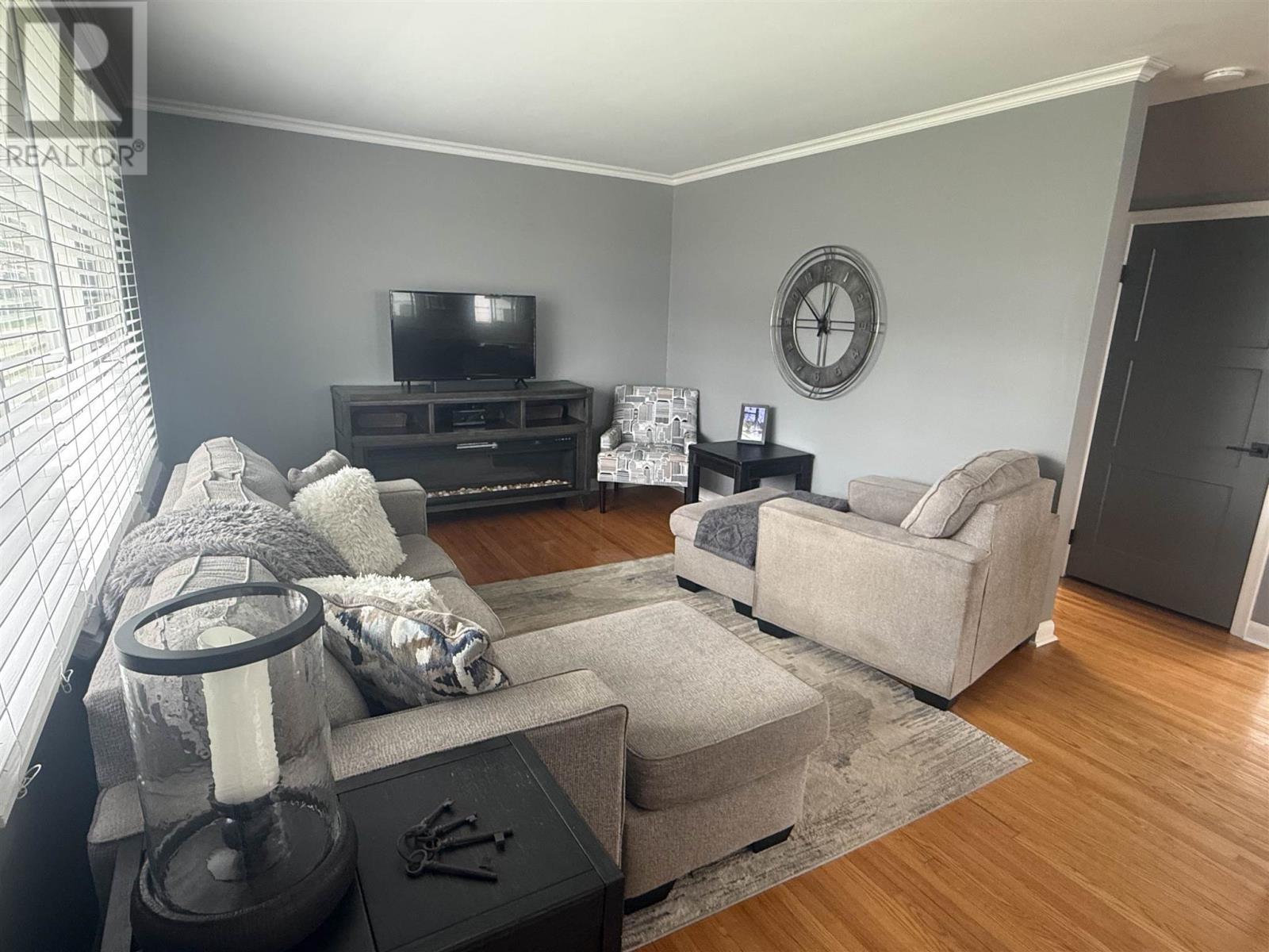 63 ROMAN AVE - 17