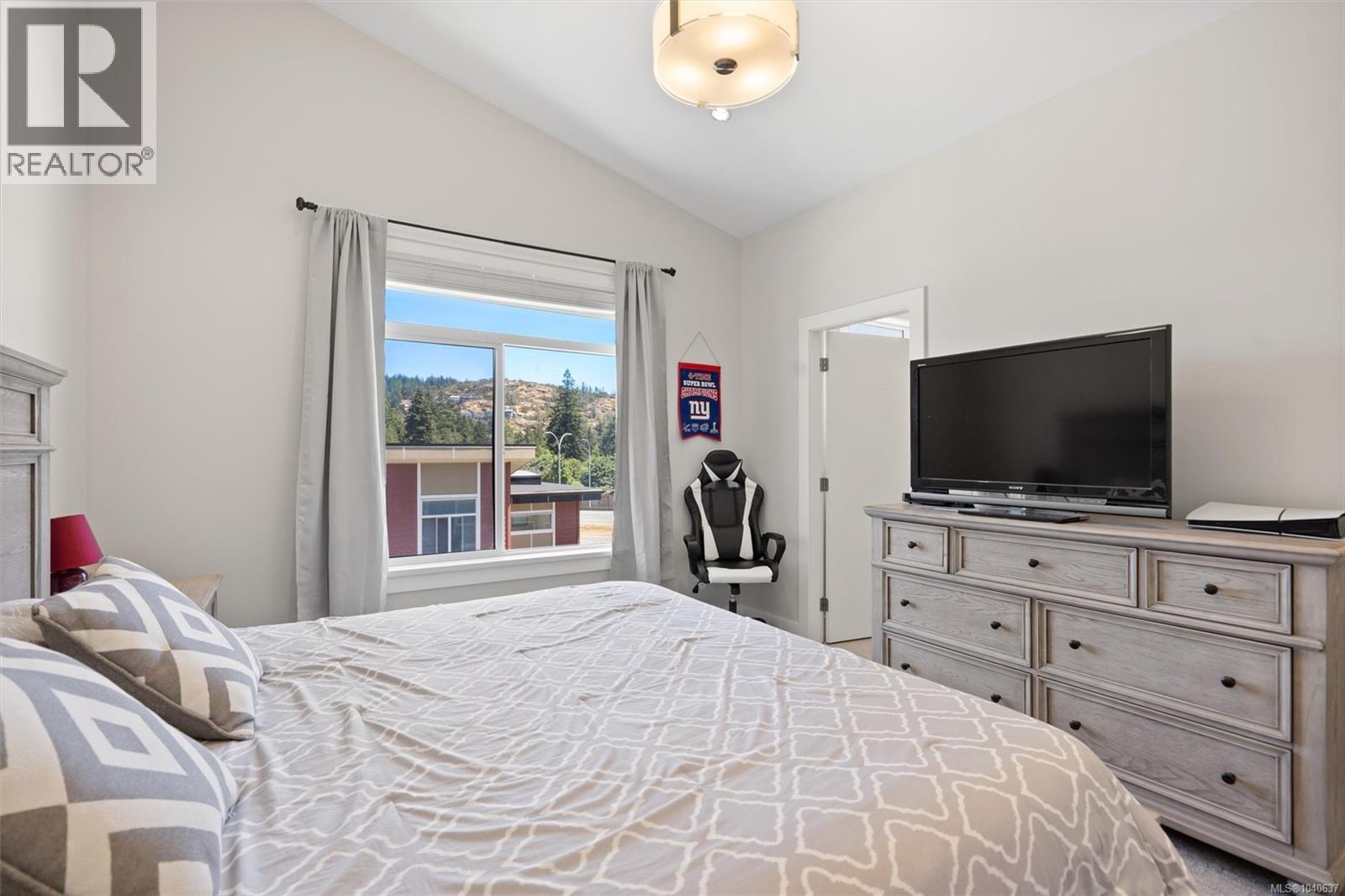 607 Selwyn Close - 14