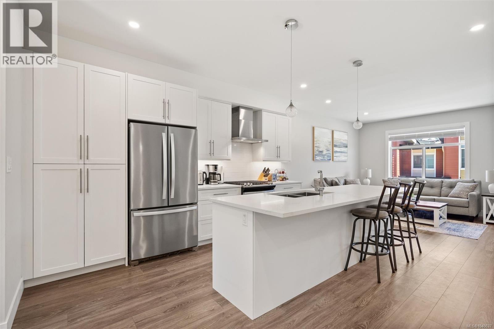 607 Selwyn Close - 4