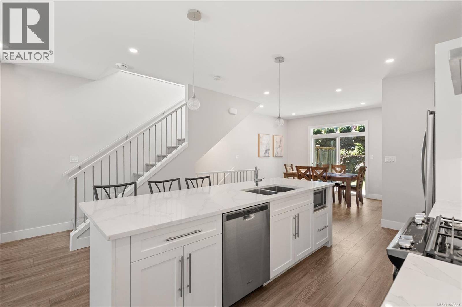 607 Selwyn Close - 5