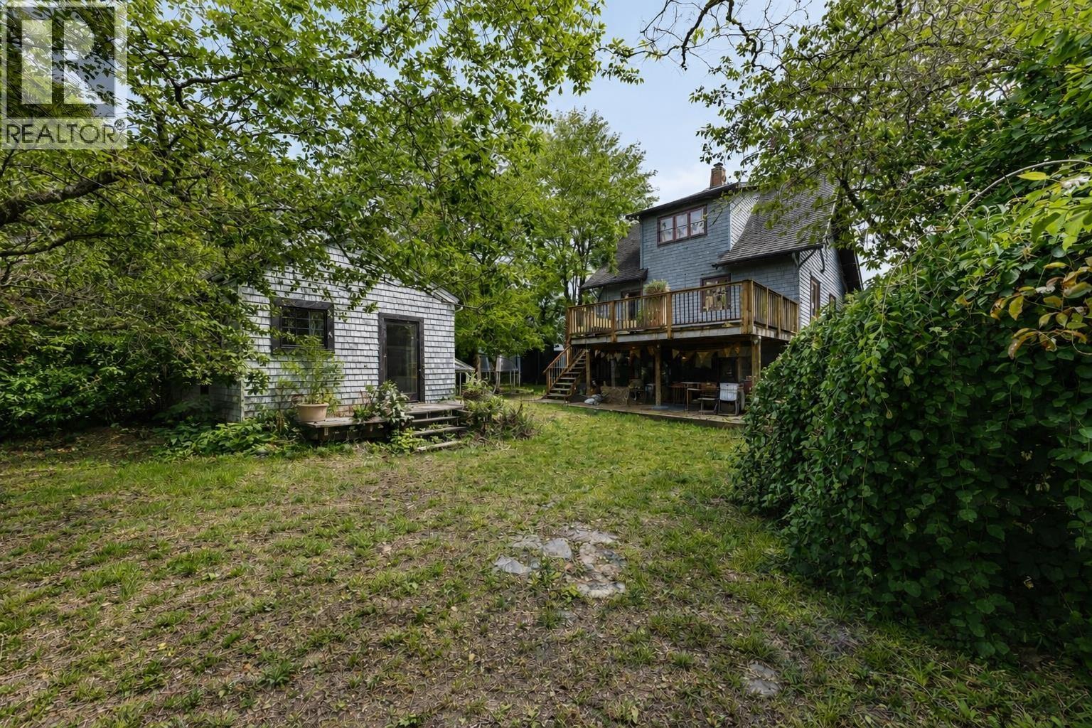 364 E 14TH STREET, North Vancouver
