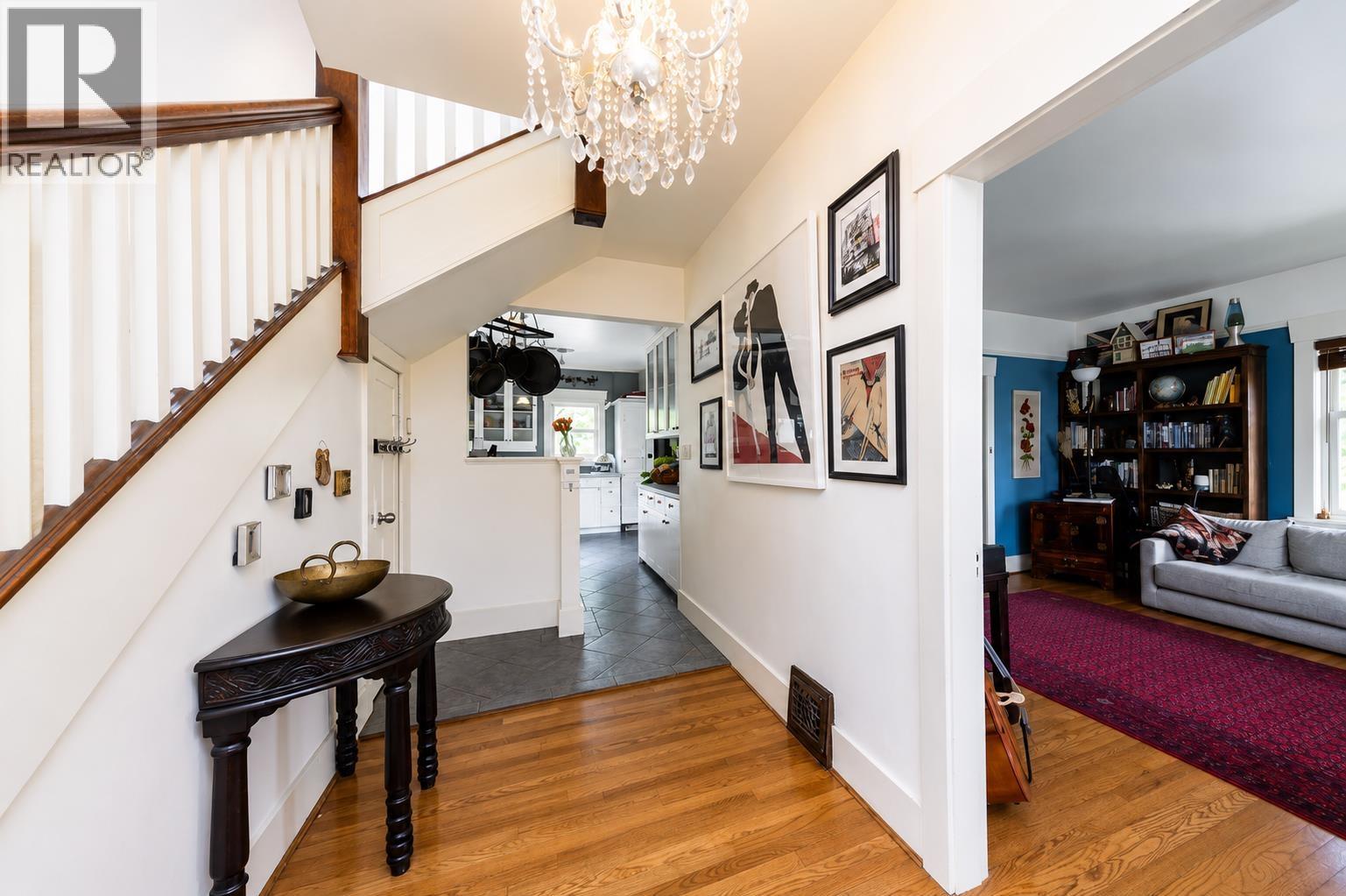 364 E 14TH STREET, North Vancouver