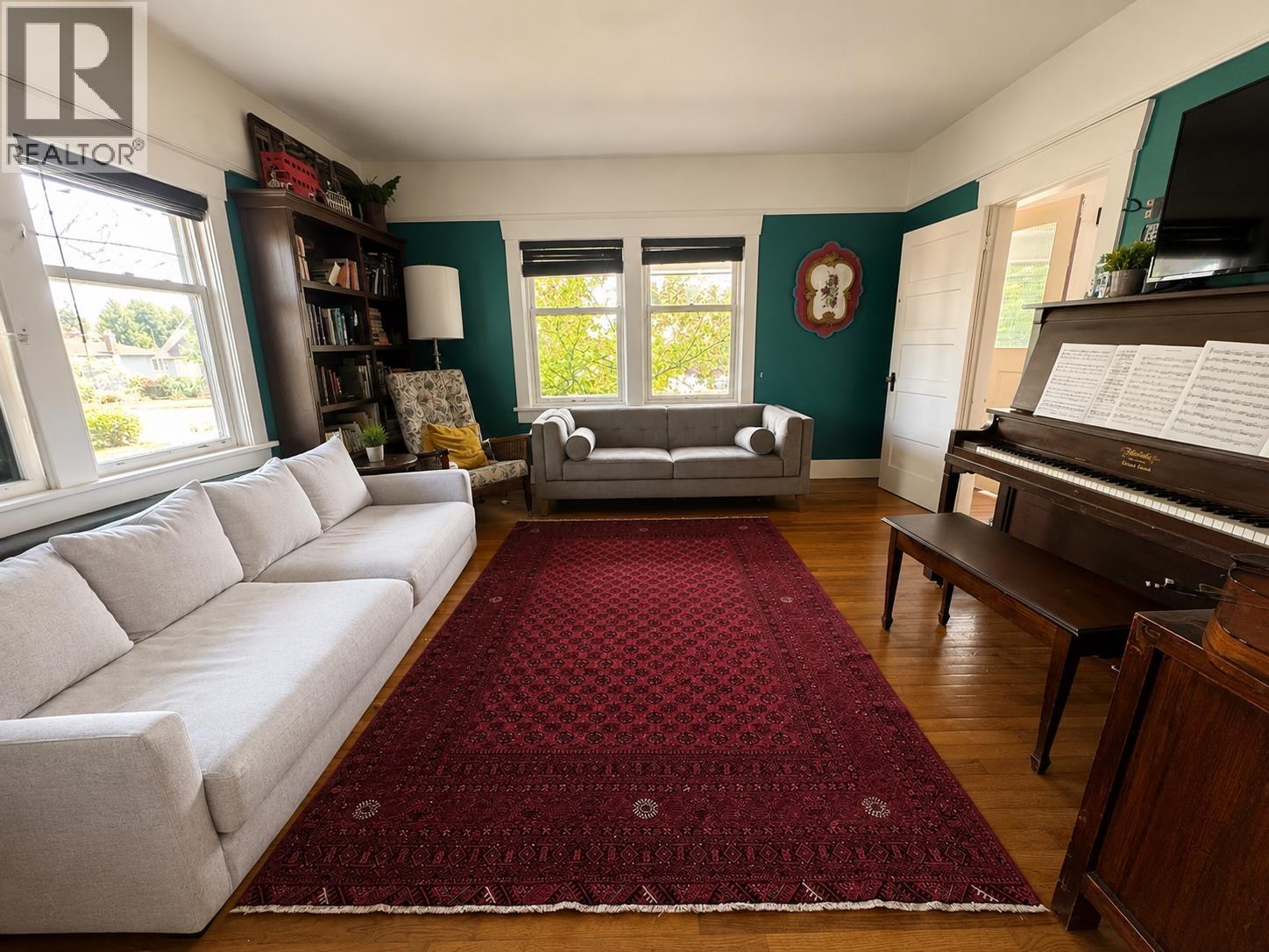 364 E 14TH STREET, North Vancouver