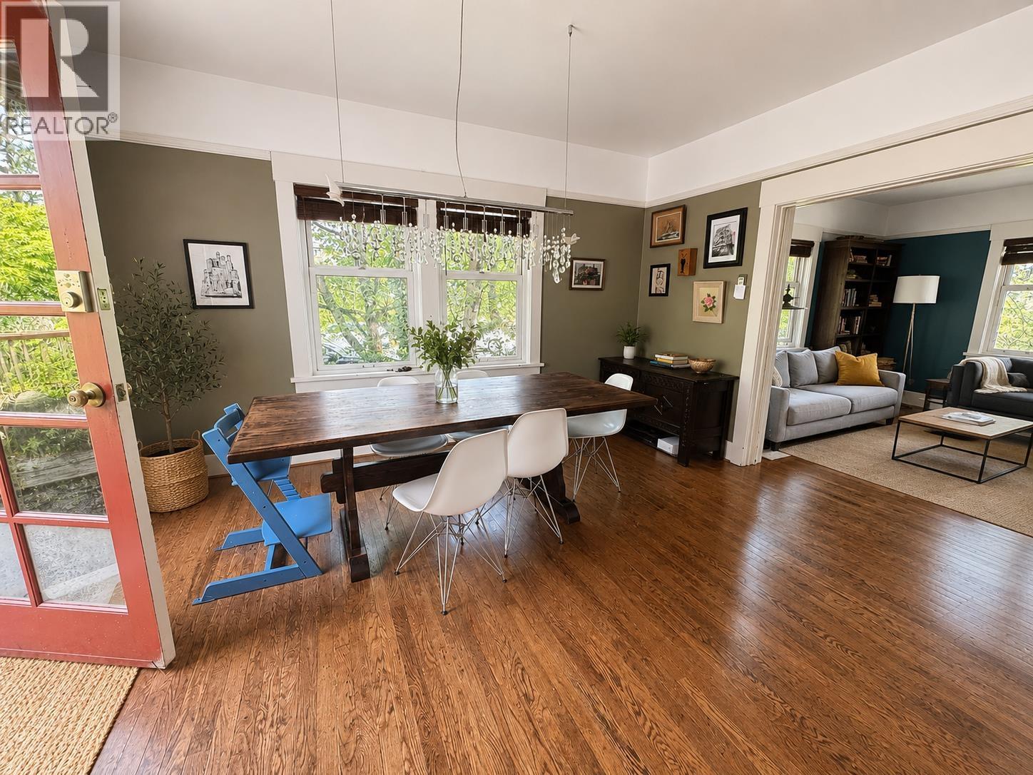 364 E 14TH STREET, North Vancouver
