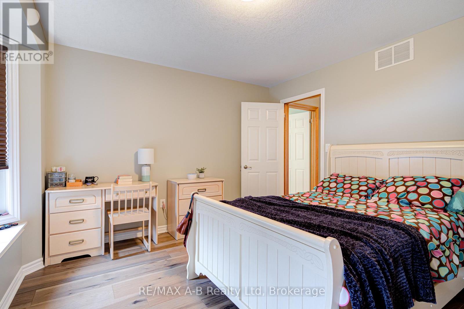 194 STATION ROAD - Image 19