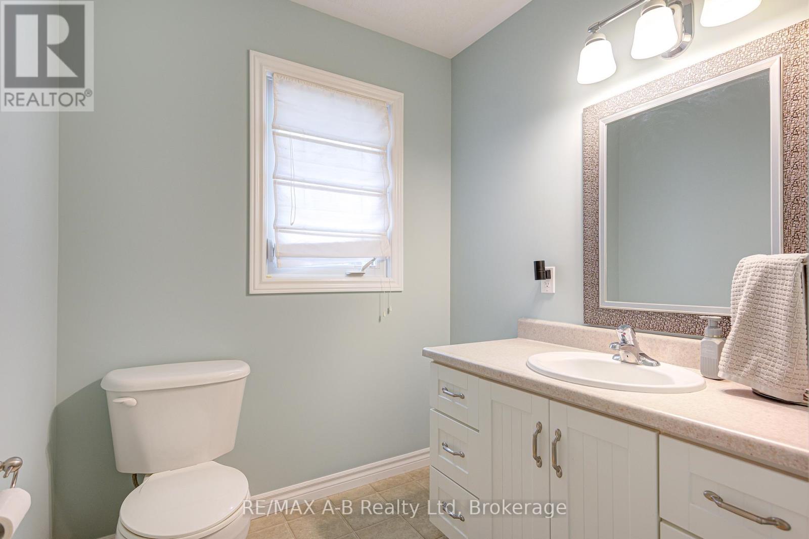 194 STATION ROAD - Image 24