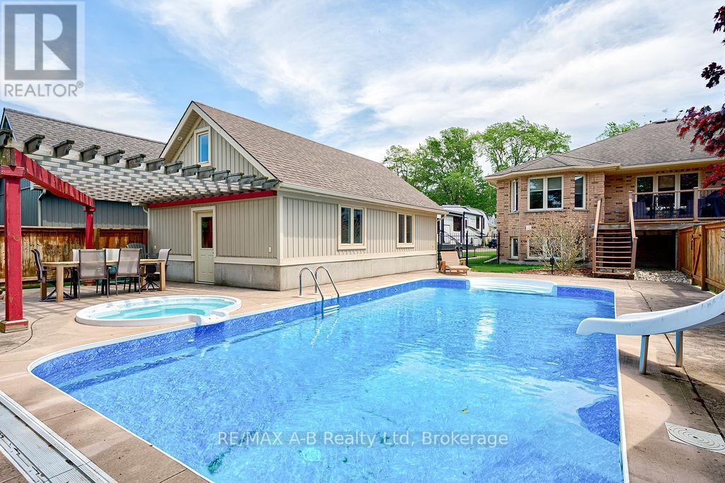 194 STATION ROAD - Image 38
