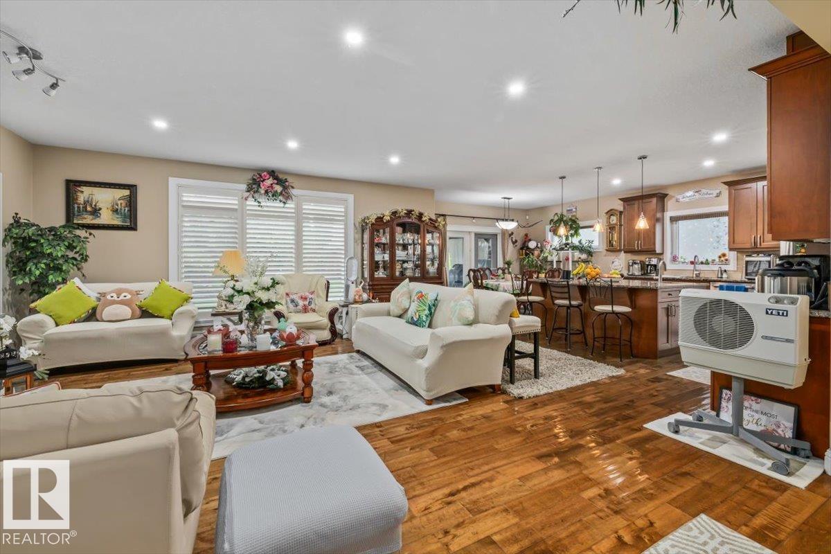45 LACOMBE DR - 4