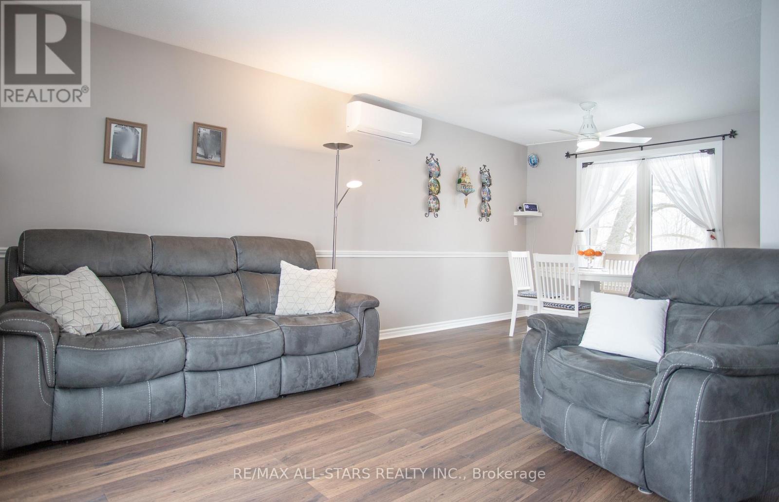 158 BLOSSOM COURT - 5