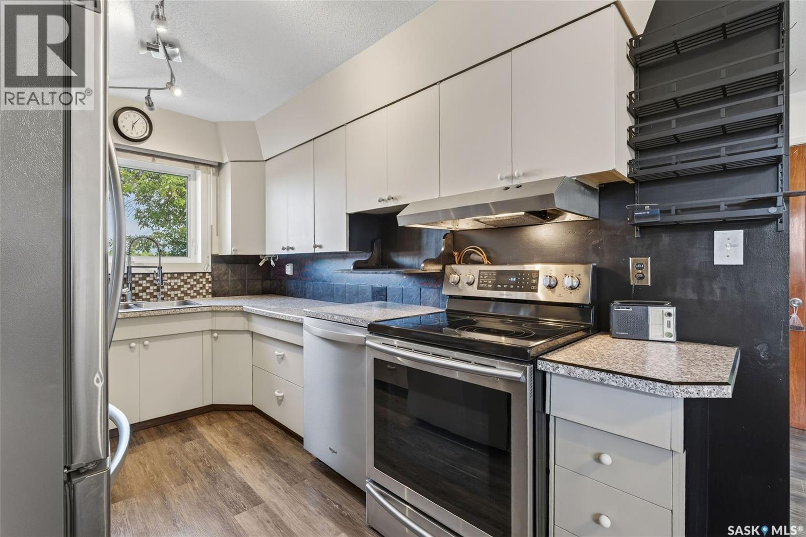 114 Hatton AVENUE E — photo 17
