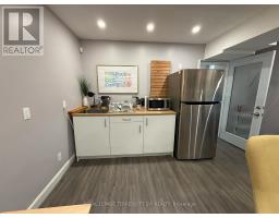 1 Lower - 2134 Dundas Street W, Toronto, ON M6R1X2 Photo 14