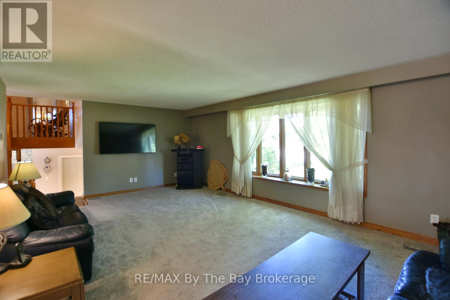 69 FREDERICK DRIVE - 18
