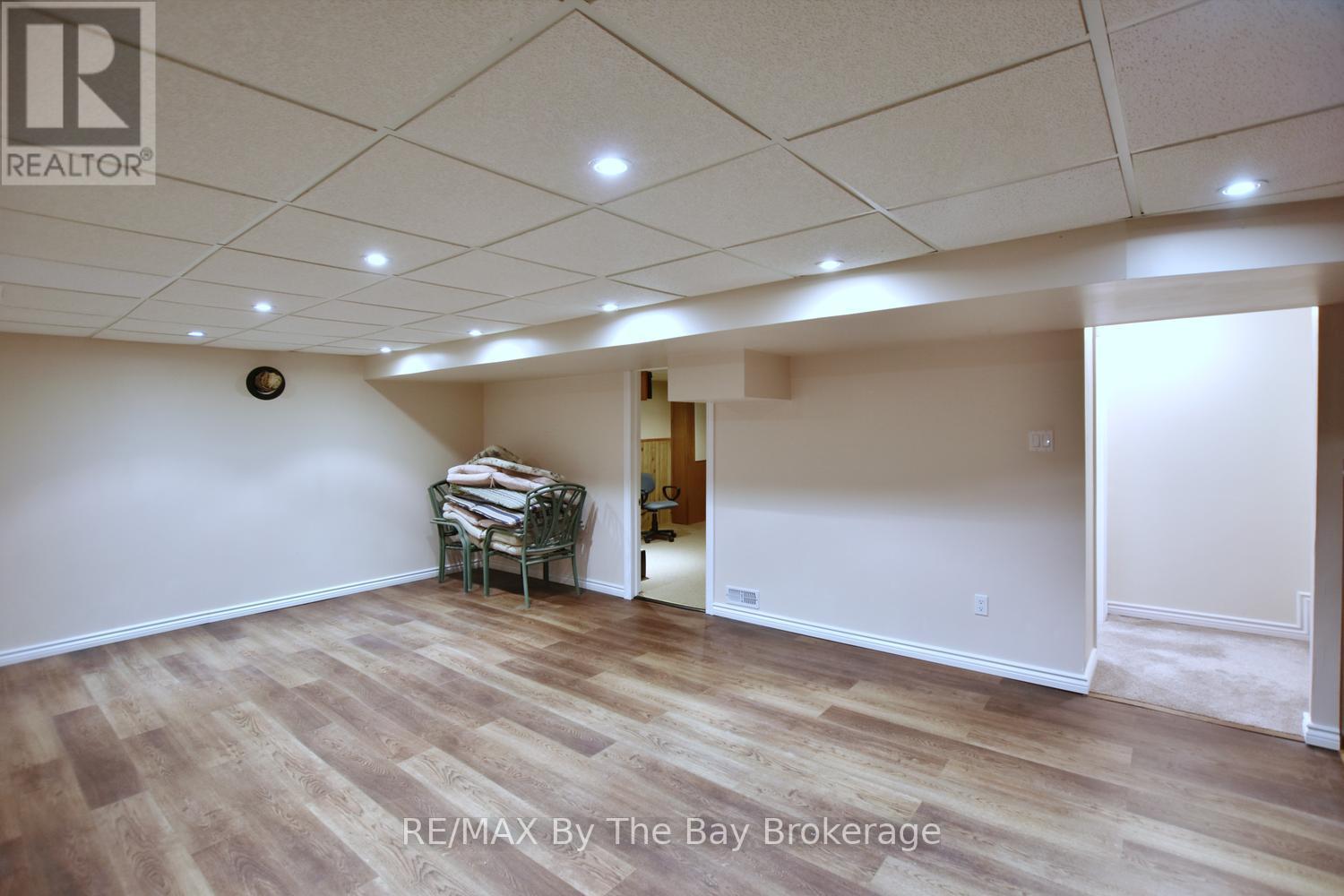 69 FREDERICK DRIVE - 35