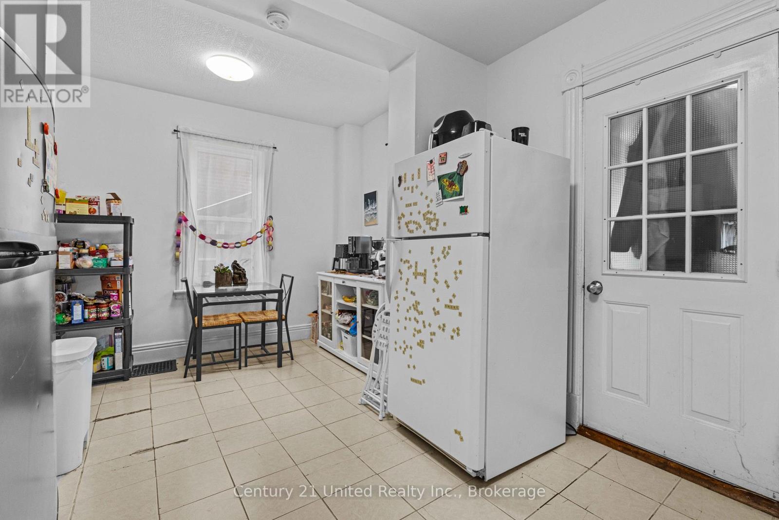 575 BETHUNE STREET - 11