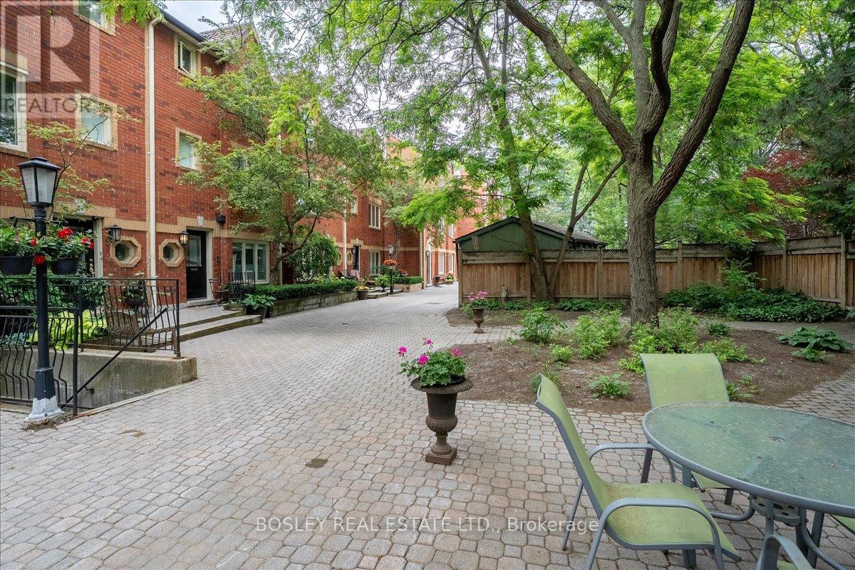 #11 18 DONCREST ROAD - 19