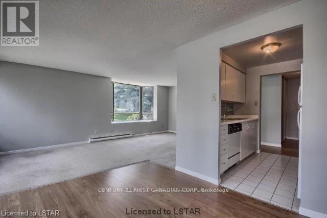 #103 570 PROUDFOOT LANE - 4