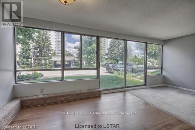 #103 570 PROUDFOOT LANE - 5