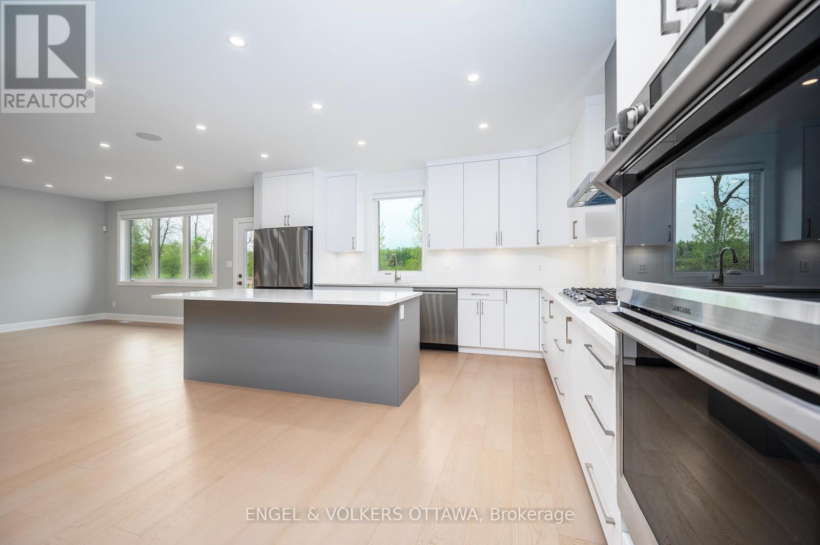 424 GINGER CRESCENT - 12